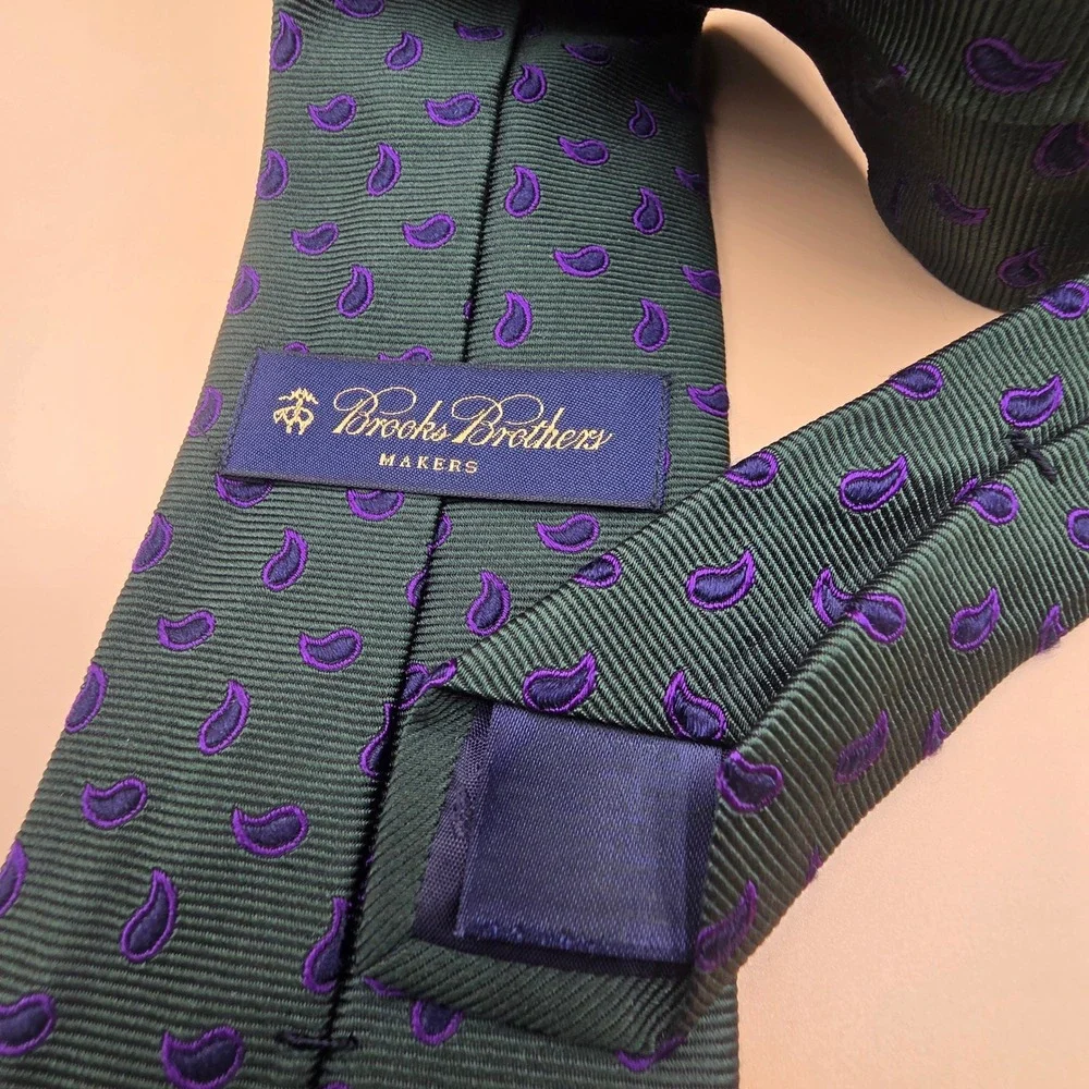Brooks Brothers Makers Silk Tie Green Purple Paisley Teardrop Mens Necktie